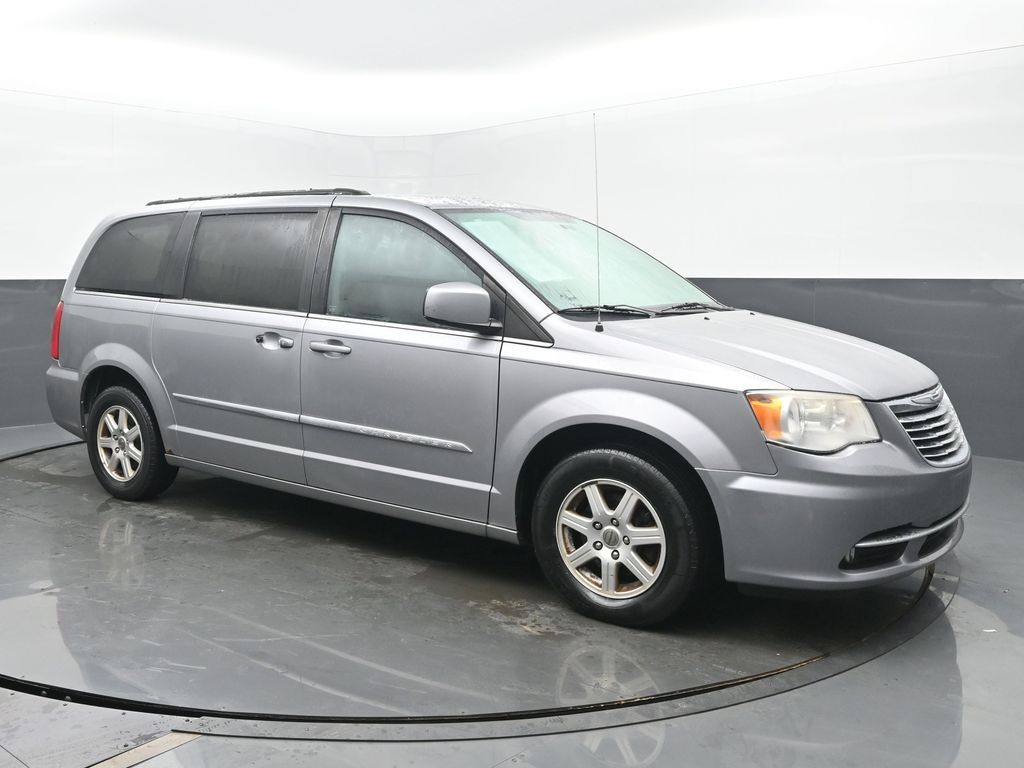 Used 2013 Chrysler Town & Country Touring — photo 1
