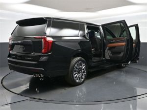 2024 GMC Yukon XL Denali Ultimate — thumbnail 3