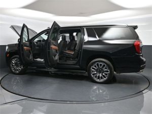 2024 GMC Yukon XL Denali Ultimate — thumbnail 2