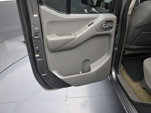 Used 2017 Nissan Frontier SV V6 Truck Crew Cab V-6 cyl — thumbnail 9