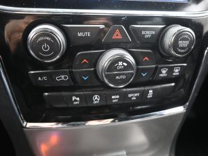 Used 2019 Jeep Grand Cherokee Limited SUV V-6 cyl — thumbnail 18