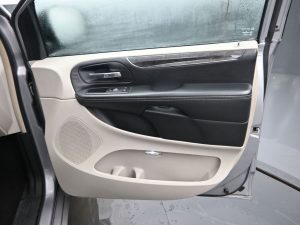 Used 2013 Chrysler Town & Country Touring — thumbnail 20